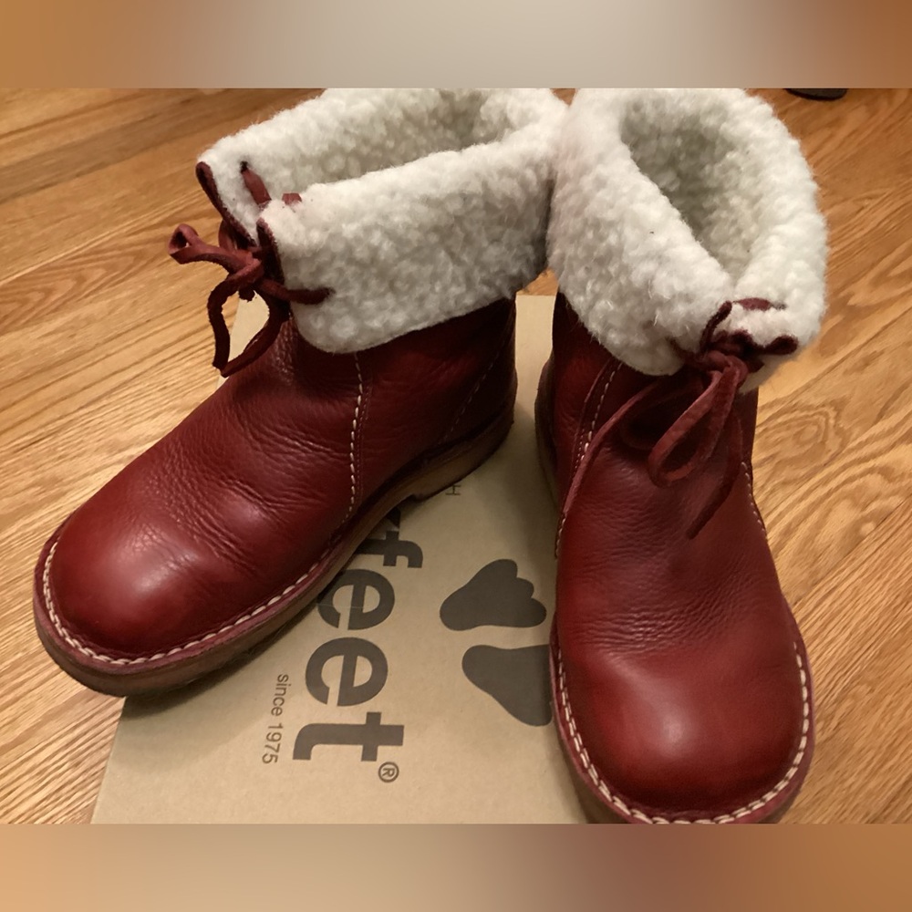 Duckfeet Arhus Women's Red Shearling Lined Boots